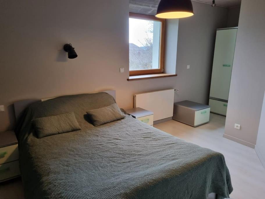 Logement Dans Maison + Exterieur Orchamps-Vennes Exterior photo